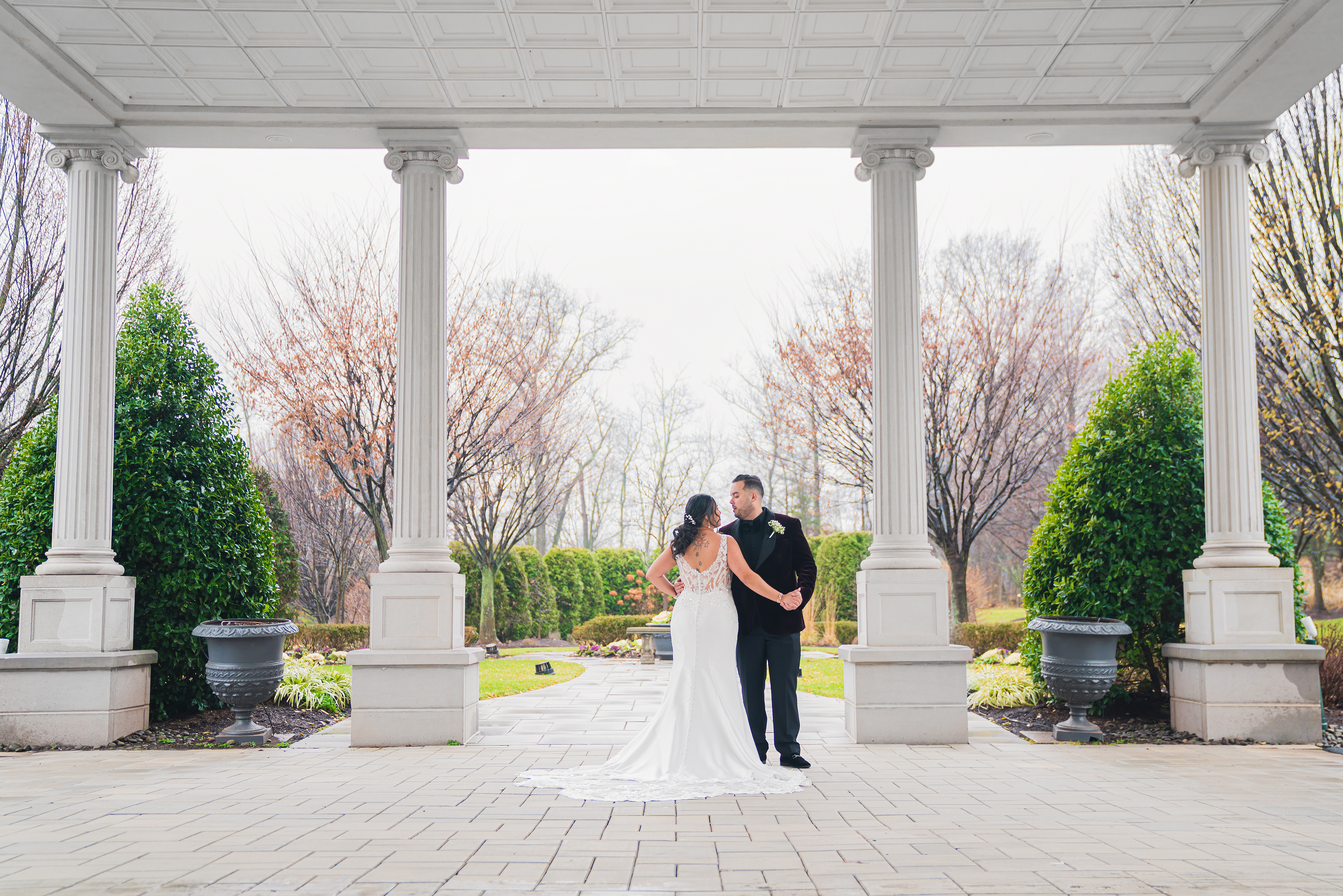 First Look Wedding Photos Pros, Cons & Insider Tips